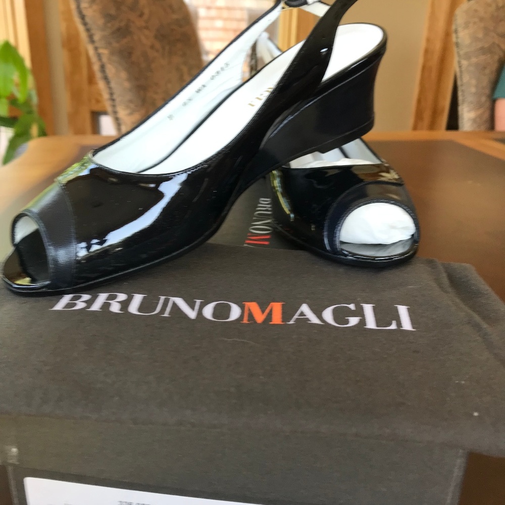 BrunoMagli Deep Navy Wedge - New in Box